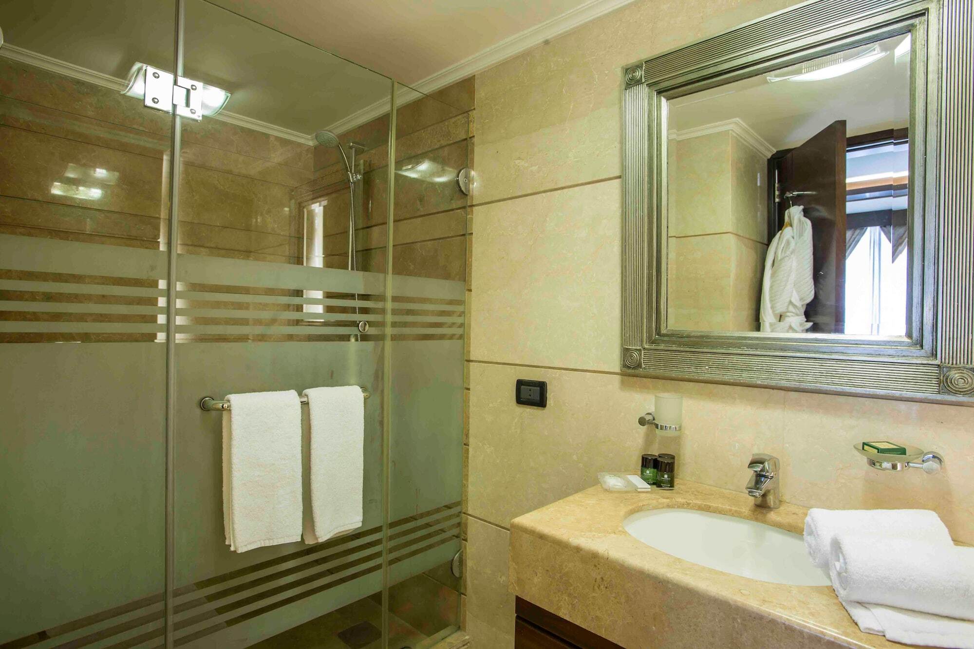 ביירות Imperial Suites Hotel מראה חיצוני תמונה
